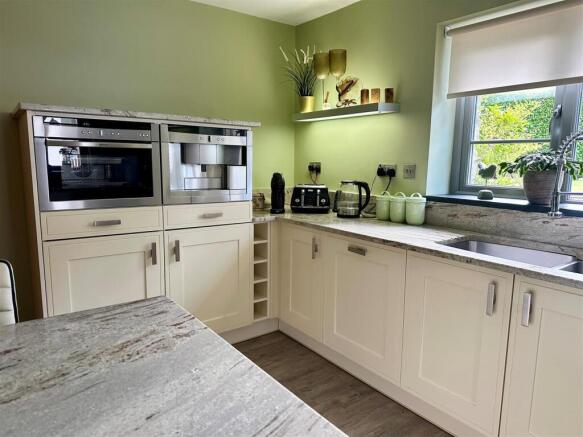 Kitchen 3.jpg