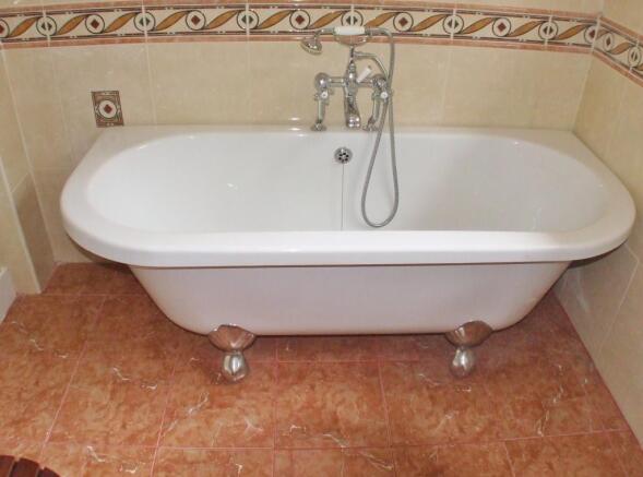Roll Top Bath
