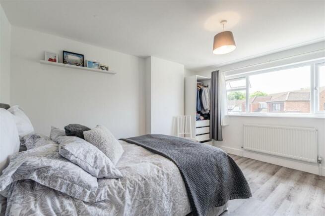 10 Pretoria Road, Chertsey, KT16 9LN - 22.jpg