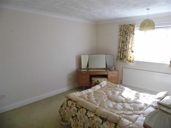 BEDROOM 2