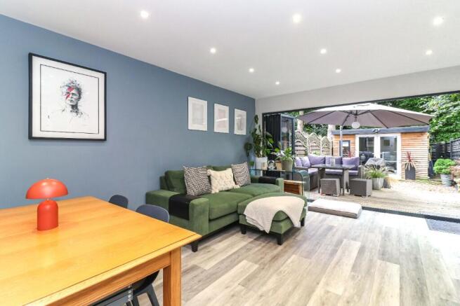 Sitting/dining room
