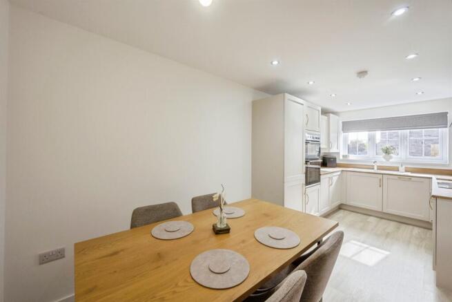 3 bed Semi-Detached for sale Image 8