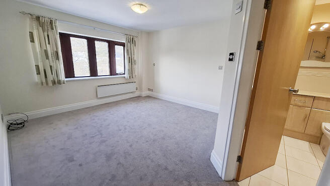 2 bed Apartment for sale Image 8