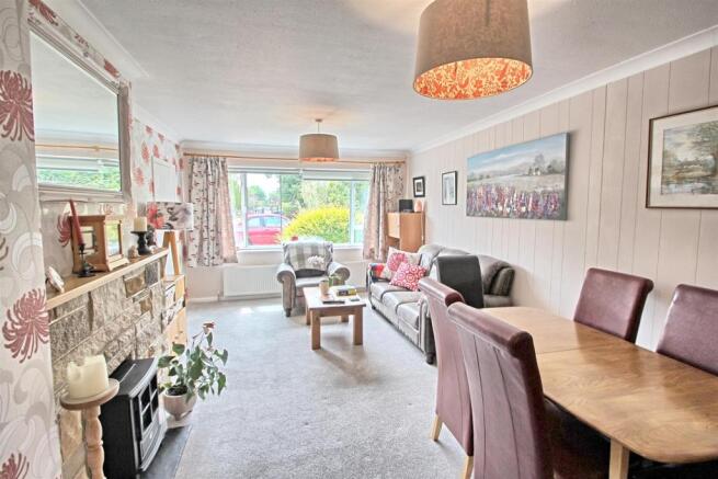 LIVING/DINING ROOM
