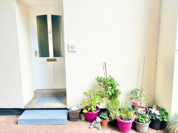 1 bed Ground Flat for sale Image 11