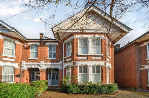 16, Thornbury Avenue, Southampton SO15 5BR