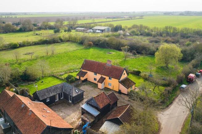 1440px_The Old Pl...