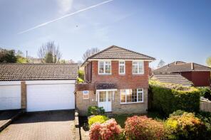 20, Locks Meadow, Lingfield RH7 6AW