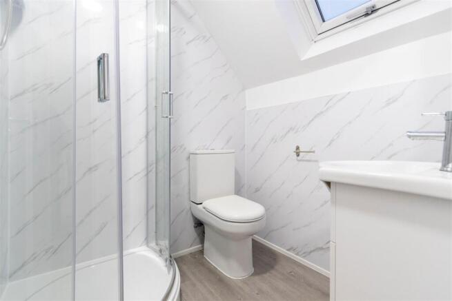 Room 4 - en-suite.jpg