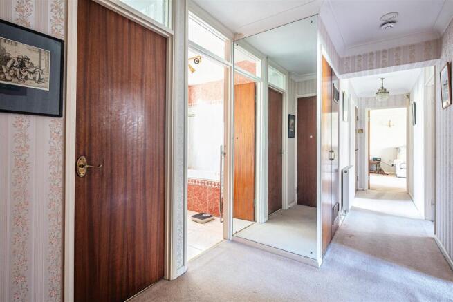 2 bed Apartment for sale Image 10