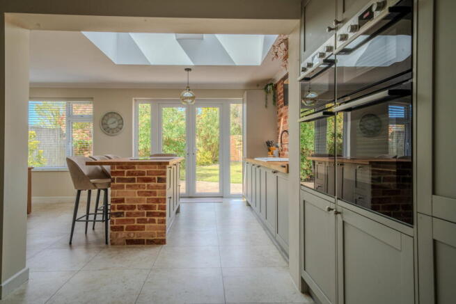 Monckton Crescent, Lowestoft, NR32 2QY photo 4