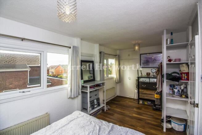 Bedroom 1 image 2