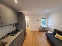 30, Temple Gardens, Golders Green, London NW11 0LL