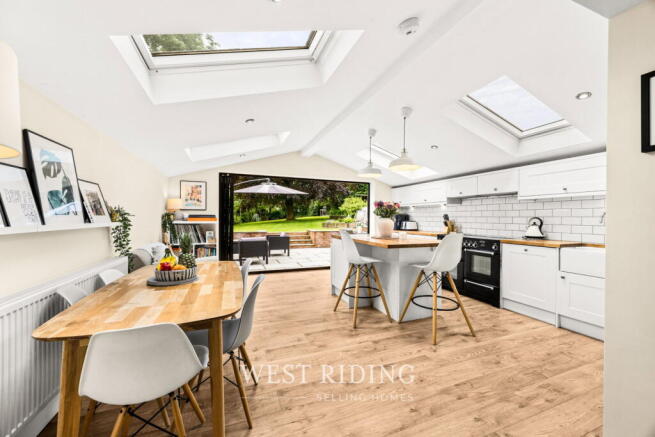 Wall Hill Road, Dobcross, Saddleworth, OL3 5BH photo 4