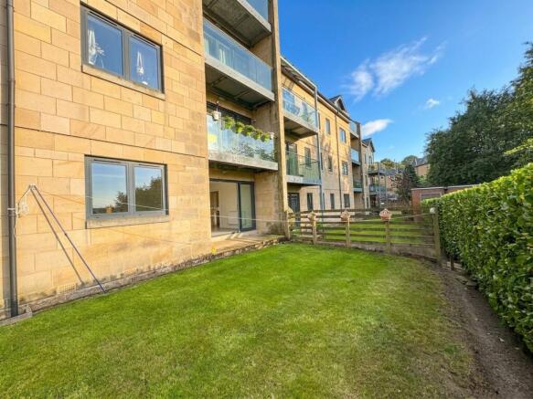 2 bed Flat to rent Image 12