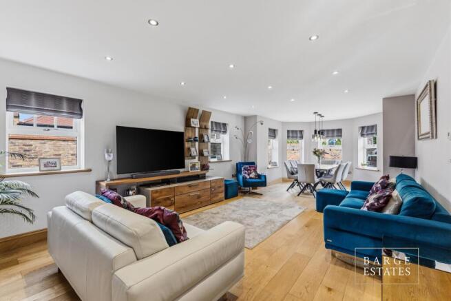 4 bed Detached for sale Image 9