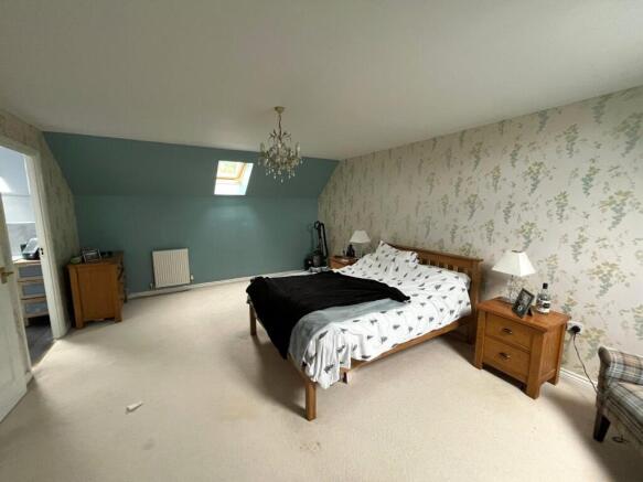 5 bed Detached for sale Image 4