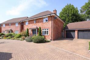 11, Maple Tree Close, Blandford Forum DT11 7FU