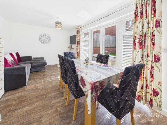 5 bed Detached for sale Image 6