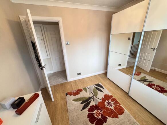 BEDROOM (FRONT)