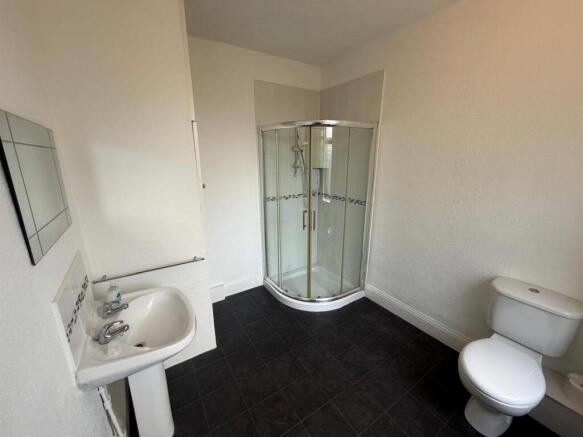 2 bed Terraced to rent Image 8