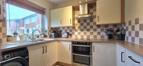 10, Liskeard Lodge, Tupwood Lane, Caterham CR3 6DN