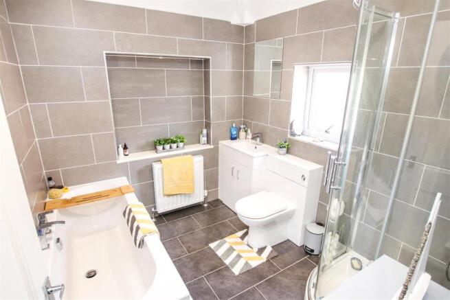 LUXURY FIRST FLOOR FAMILY BATHROOM
