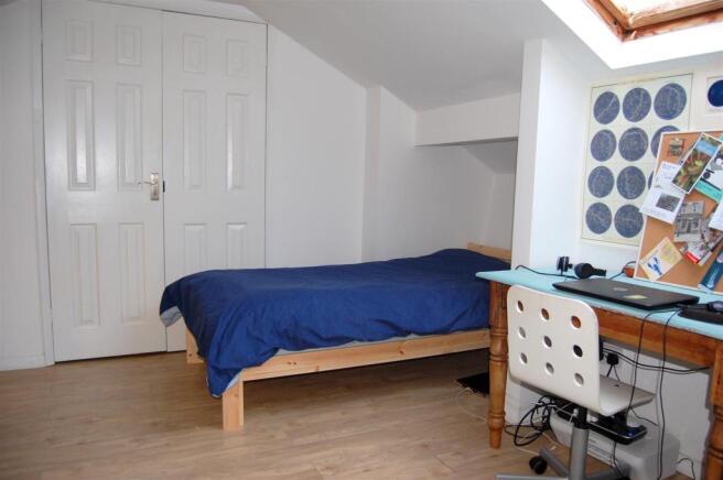 BEDROOM / OFFICE