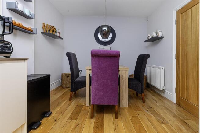 4 bed Terraced for sale Image 8
