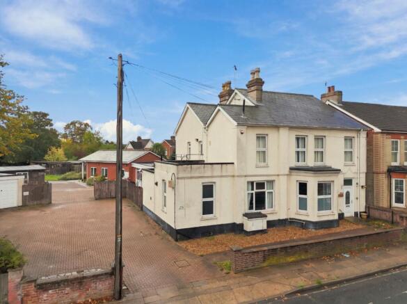 10-bed detached on Felixstowe Road, Ipswich, Suffolk, IP3, £775,000