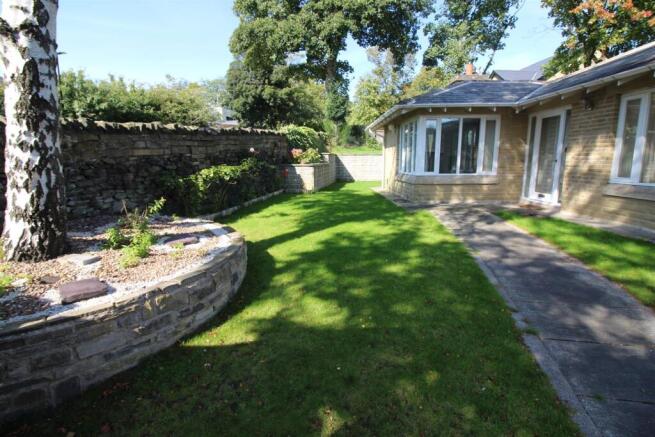 4 bed Detached Bungalow for sale Image 10