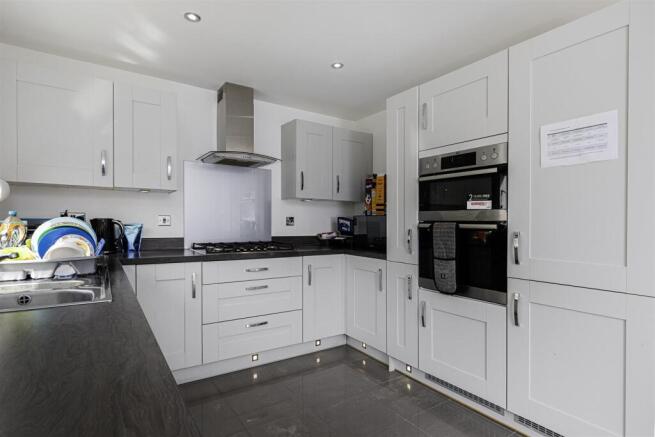 4 bed Detached for sale Image 8