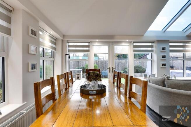 5 bed House for sale Image 11