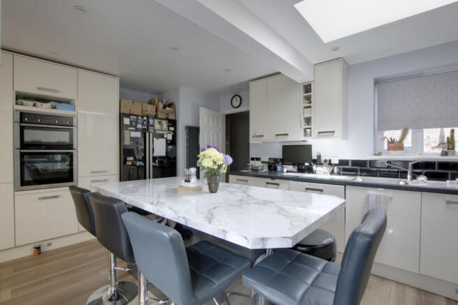KITCHEN BREAKFAST ROOM