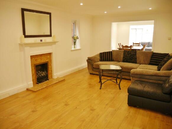 Lounge Photo 3