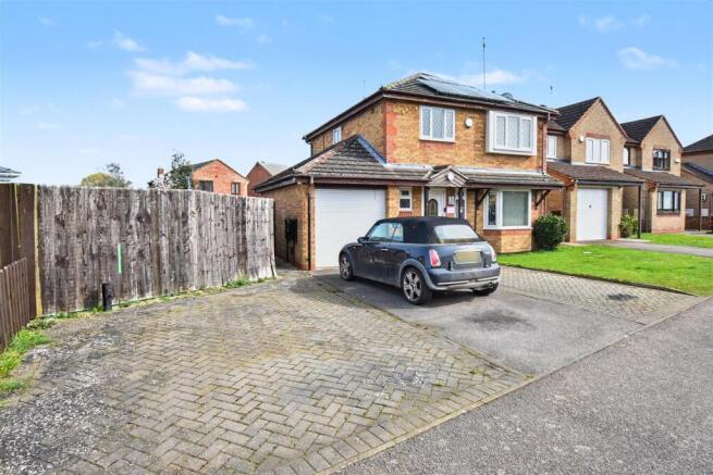 3-bed detached on NN17, Yardley Close, Corby, £259,950