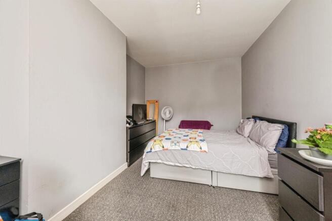3 bed Terraced for sale Image 6