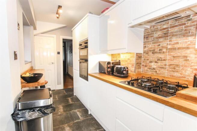 MODERN FITTED KITCHEN/DINER