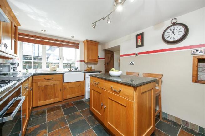 Kitchen2.jpg