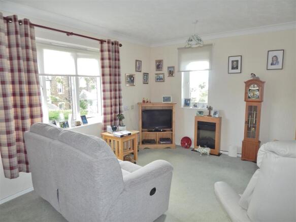 LOUNGEDINING ROOM.JPG