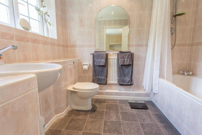 En-Suite Bathroom