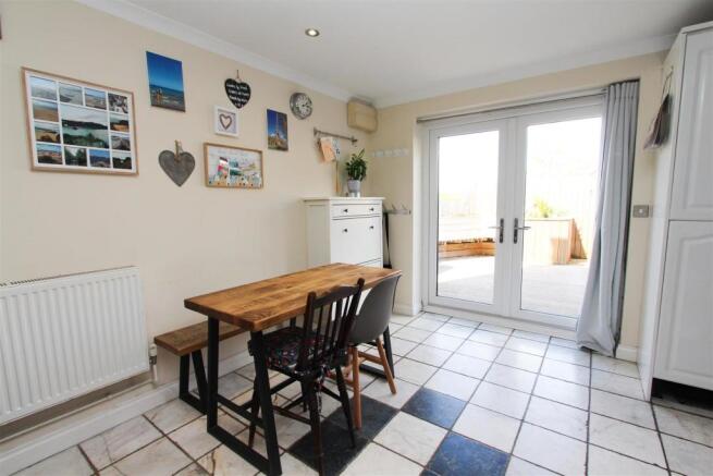 DINING ROOM.jpg