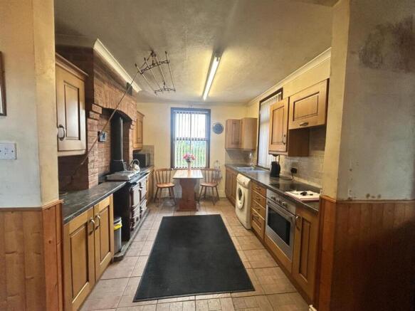 4 bed Detached for sale Image 4