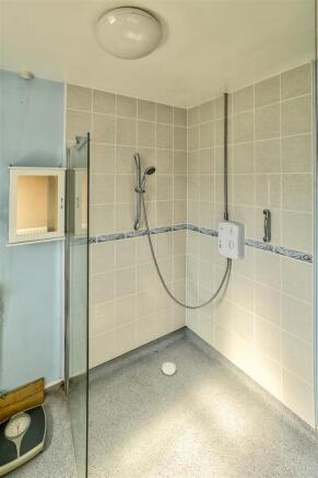 14 Manor Court Rd_200721_10_11_9_Balancer.jpg