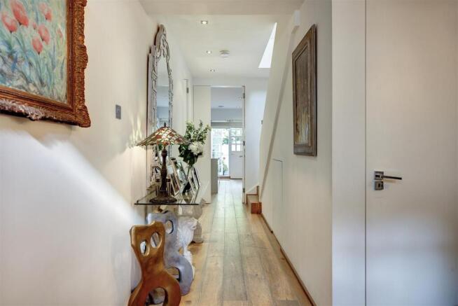 5 elm tree close 2340 hall.jpg