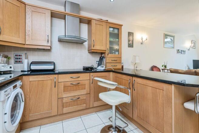 2 bed Flat for sale Image 4