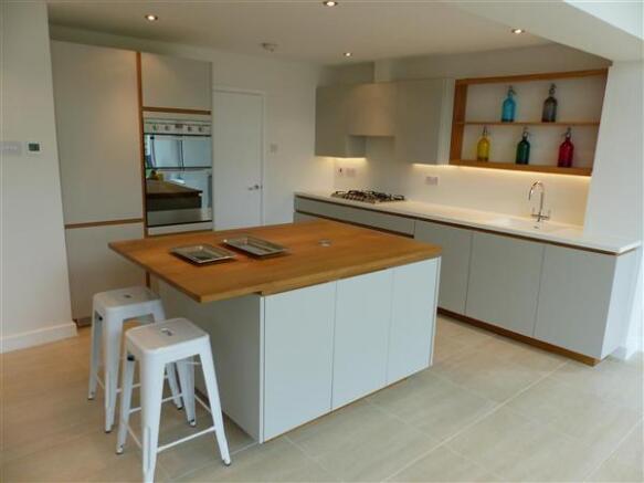 KITCHEN/DINING ROOM