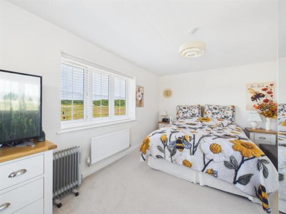4 bed Detached for sale Image 7