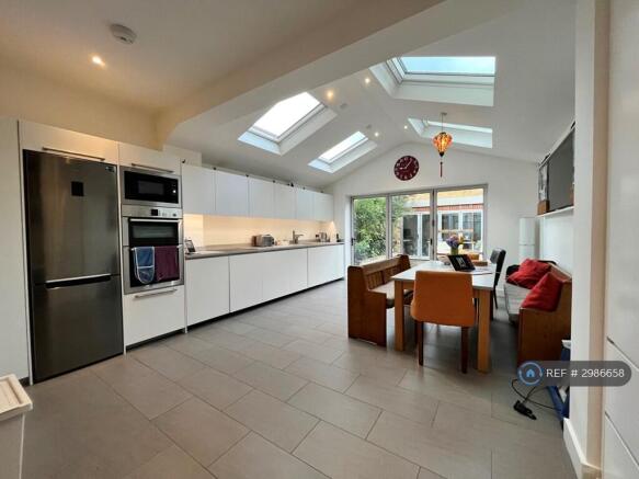 Kitchen & Dining