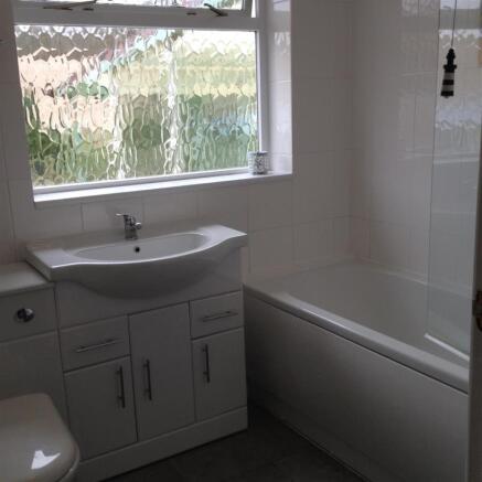 IMG_0533.JPG Bathroo